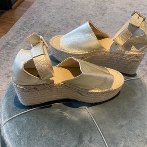 Free People Metallic heels